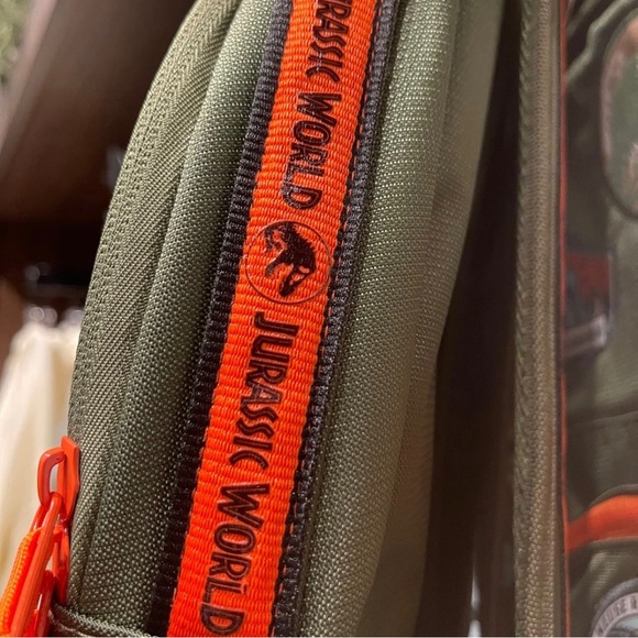 2023 BRAND NEW EDITION Universal studios GREEN Jurassic Park Backpack - Picture 4 of 16